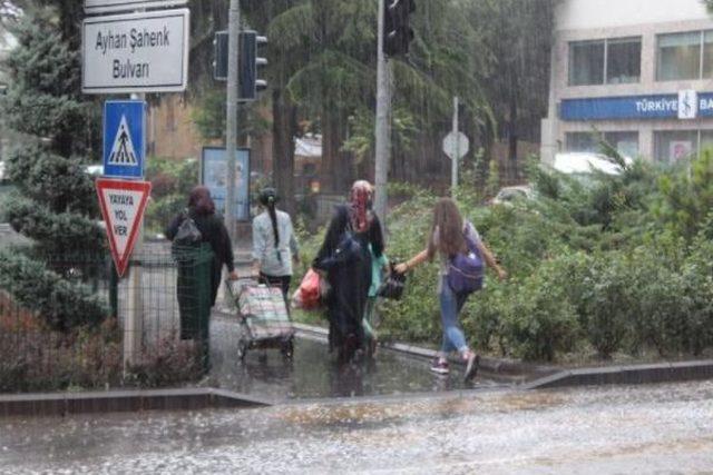 Niğde’De Yağmur Vatandaşları Hazırlıksız Yakaladı