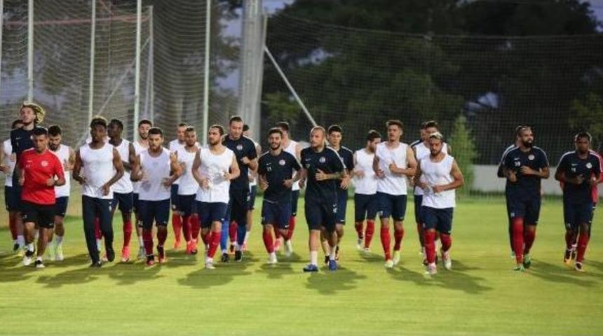 Antalyaspor'da Neşeli Antrenman