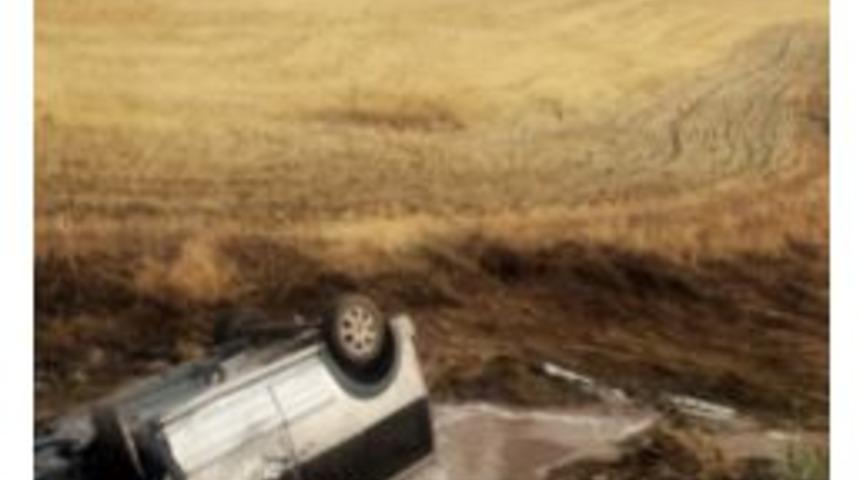 Sel Suları Aracı S&uuml;r&uuml;kledi: 5 Yaralı