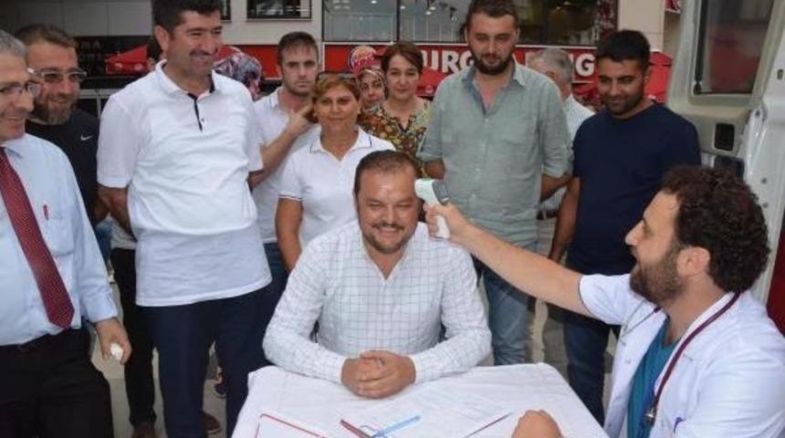 Milletvekili &Ouml;z Kızılay'a Kan Bağışında Bulundu