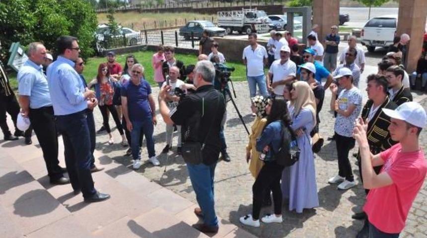 Artvinliler Bitlis&rsquo;Te Il&ccedil;elerdeki Tarihi Mekanları Gezdi