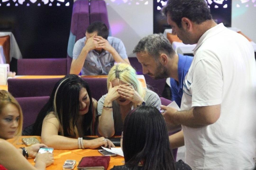 Konya&rsquo;da Eğlence Mekanlarına Baskın: 5 G&ouml;zaltı