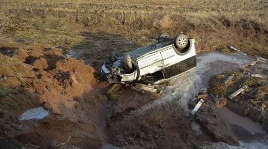 Sele Kapılan Ara&ccedil; Şarampole Devrildi: 5 Yaralı