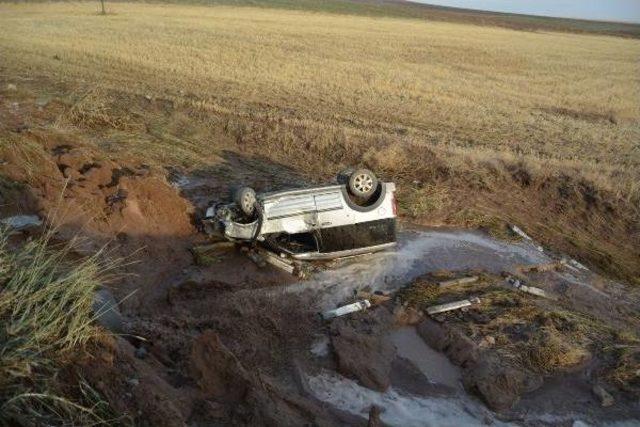 Sele Kapılan Araç Şarampole Devrildi: 5 Yaralı