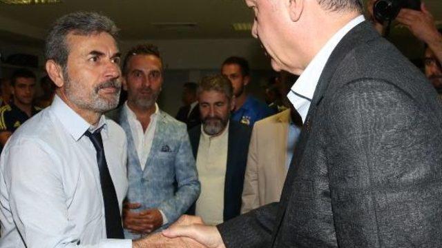 Cumhurbaşkanı Erdoğan, Fenerbahçe Soyunma Odasını Ziyaret Etti