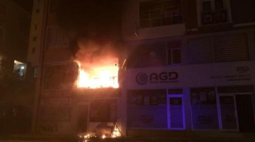 B&uuml;ro Alev Alev Yandı