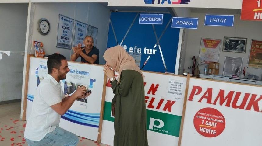 (&ouml;zel Haber) Biletinde Sorun Olunca Otob&uuml;sten İndi Evlilik Teklifi Aldı