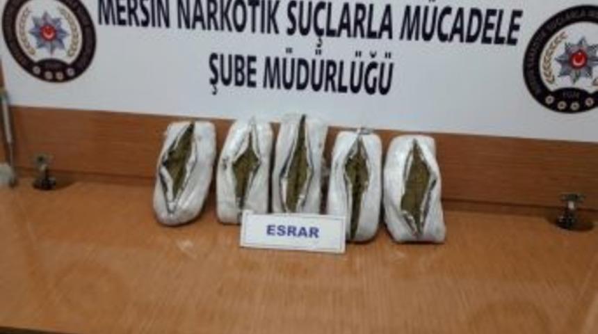 Otomobilin Motor Kaputunda Uyuşturucu Sevkiyatı