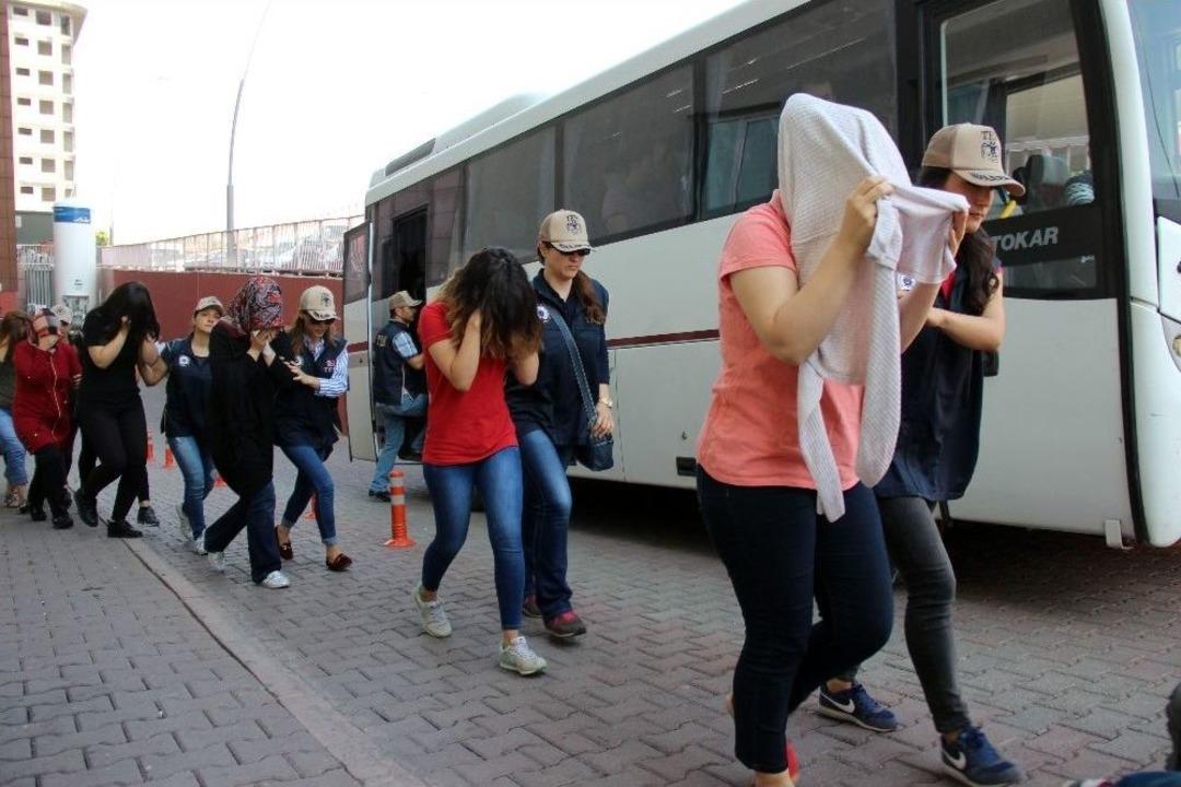 Bylock Operasyonunda G&ouml;zaltına Alınan 20 Kişi Adliyeye &Ccedil;ıkarıldı