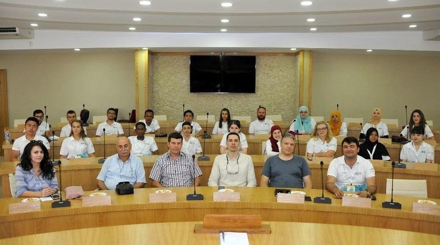 G&ouml;n&uuml;l El&ccedil;ileri Ad&uuml;&rsquo;de Buluştu