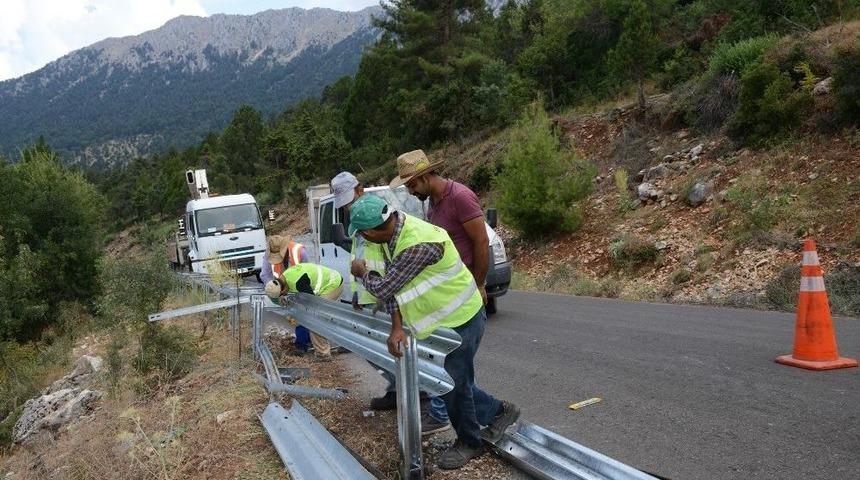 Feslikan Yaylası Yolu Bariyerle &Ccedil;evreleniyor