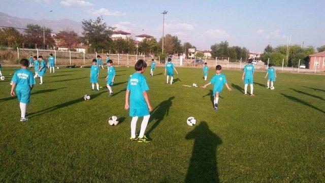 Erzincan Belediyesi Yaz Futbol Okulu