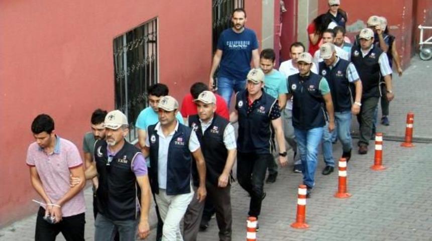 Fet&ouml;&rsquo;Den G&ouml;zaltına Alınan 20 Kişi Adliyeye G&ouml;nderildi