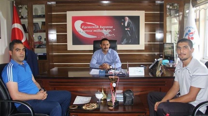 Altın Kemerin Sahibi Oldu