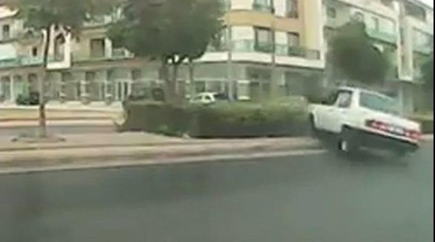 Konya&rsquo;da Kayganlaşan Yolda Kaza