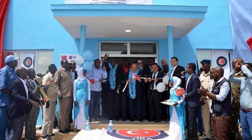 Tika-hak-iş İşbirliğinde Somali&rsquo;de İş&ccedil;i Sendikaları Binası Hizmete A&ccedil;ıldı