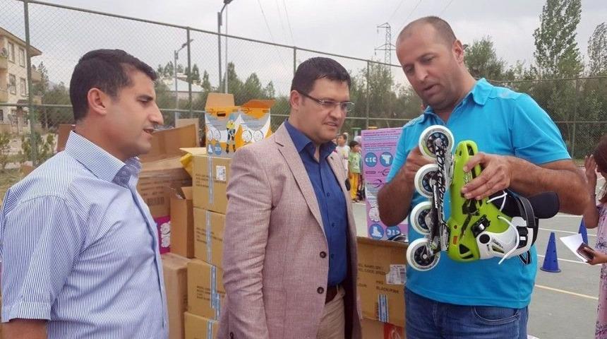 Gürpınar Belediyesinden Minik Sporculara Malzeme Desteği