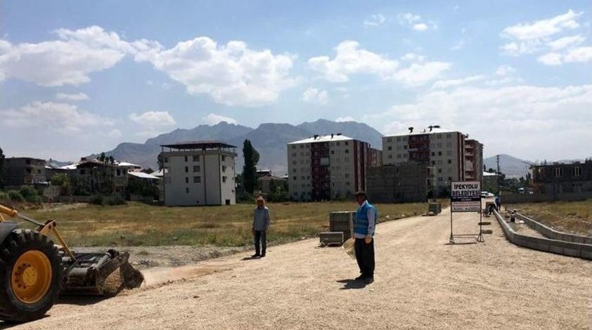 İpekyolu Belediyesinden Yol Yapım &Ccedil;alışması