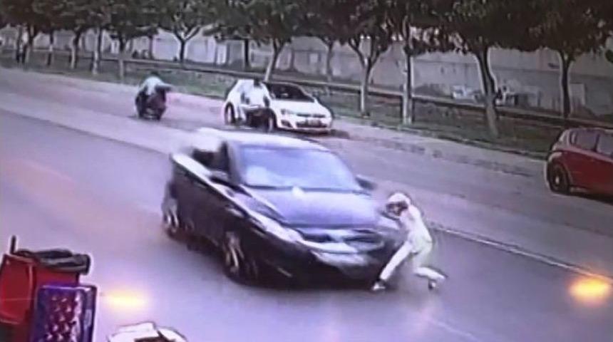 Batman&rsquo;da 1 &Ccedil;ocuğun Yaralanmasına Neden Olan Kaza G&uuml;venlik Kamerasına Yansıdı