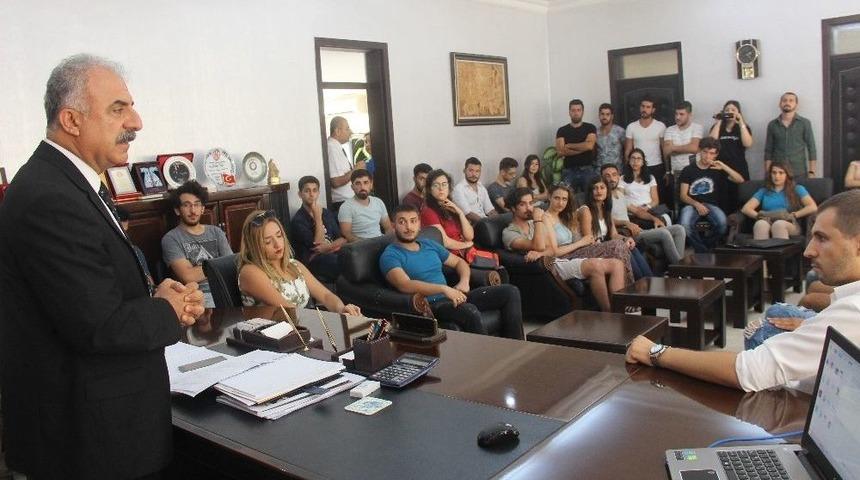 Başkan Nehir &Uuml;niversite &Ouml;ğrencileriyle Buluştu