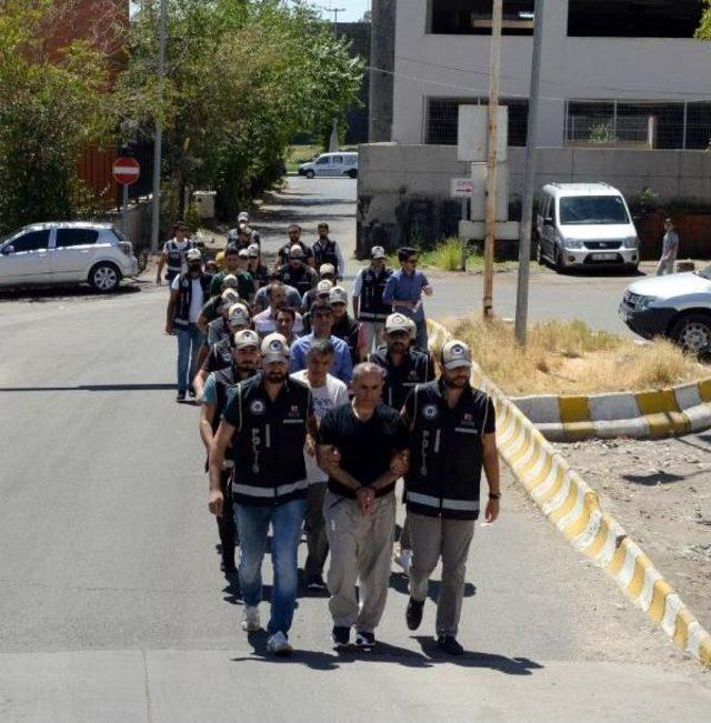 Diyarbakır'daki 4 Gaybubet Evinde 9 Fetö'cü Yakalandı