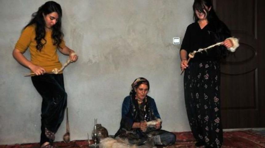 &Ouml;reke K&uuml;lt&uuml;r&uuml;n&uuml; Kızlarına &Ouml;ğretiyor