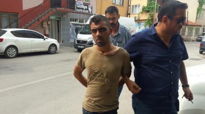 Hırsızlıktan Aranan Hurdacı, At Arabasıyla Polis Aracına &Ccedil;arptı