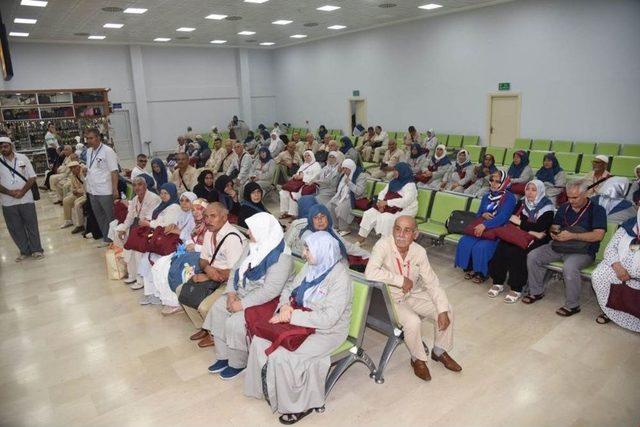 Vali Demirtaş, Kutsal Topraklara Giden Hacı Adaylarını Uğurladı