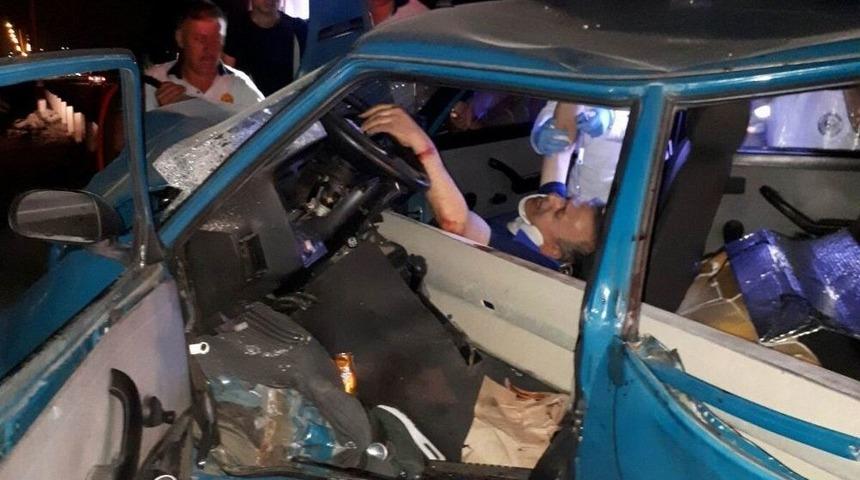 Samsun&rsquo;da Bariyer Otomobile Ok Gibi Saplandı: 2 Ağır Yaralı