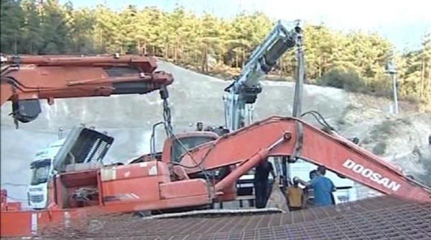 Hızlı Tren Inşaatında Taşeron Firmanın Iş Makinalarına Haciz