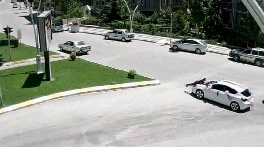 Gelin Arabasının &Ouml;n&uuml;ne Yattı, &Ouml;l&uuml;mden D&ouml;nd&uuml;