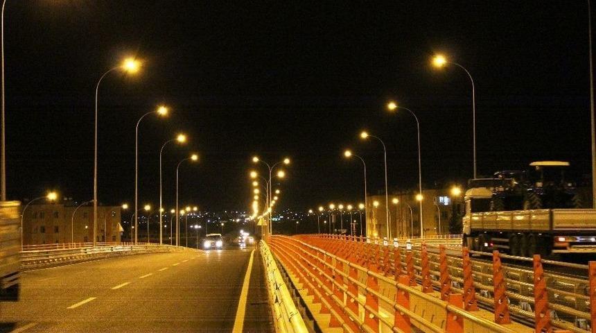 Şanlıurfa’nın Yolları Aydınlatılıyor