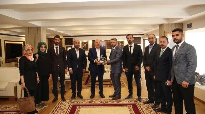 Sekmen, &ldquo;eğitimden Ekonomiye, K&uuml;lt&uuml;r Sanattan Spora Kadar Bir &Ccedil;ok Alanda Gen&ccedil;liğimizin Daha &Ccedil;ok Rol Alması Gerektiği D&uuml;ş&uuml;ncesindeyim&rdquo;