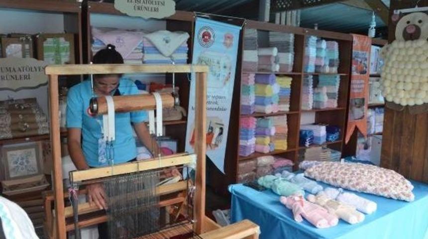 Tutuklu Ve H&uuml;k&uuml;ml&uuml;lerin Eserleri Fuarda Satışa &Ccedil;ıktı