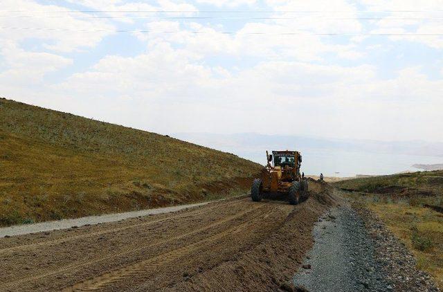 Van Büyükşehir Belediyesinden Yol Yapım Çalışması