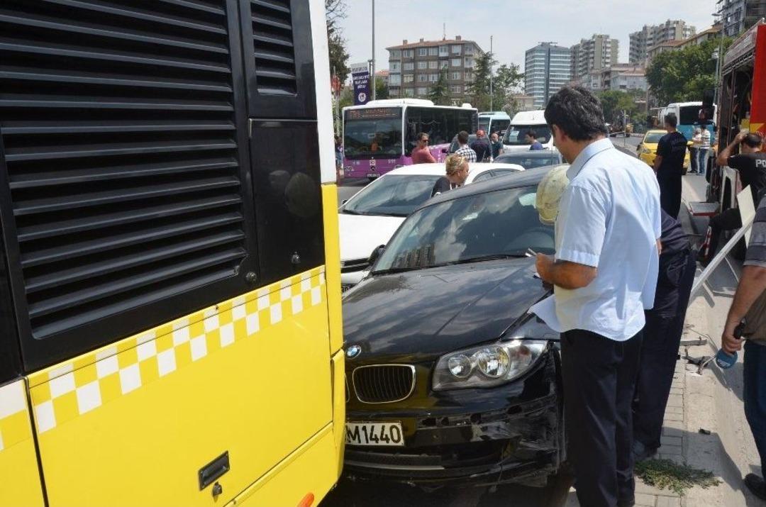 Kadık&ouml;y&rsquo;de Zincirleme Trafik Kazası: 2 Yaralı