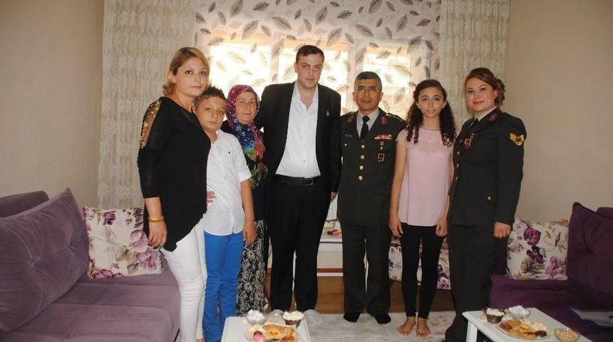 Kolundan Yaralanan J. Uzman &Ccedil;avuş&rsquo;a Malul Gazi Rozeti Teslim Edildi