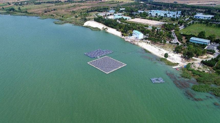 T&uuml;rkiye&rsquo;nin İlk Y&uuml;zer G&uuml;neş Enerji Santrali Havadan G&ouml;r&uuml;nt&uuml;lendi