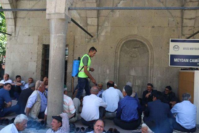 Bitlis’teki Camiler Gül Suyu Kokuyor