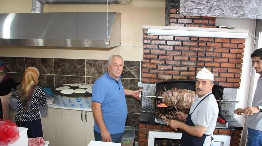 Cağ Kebabına Bayan Eli Değdi