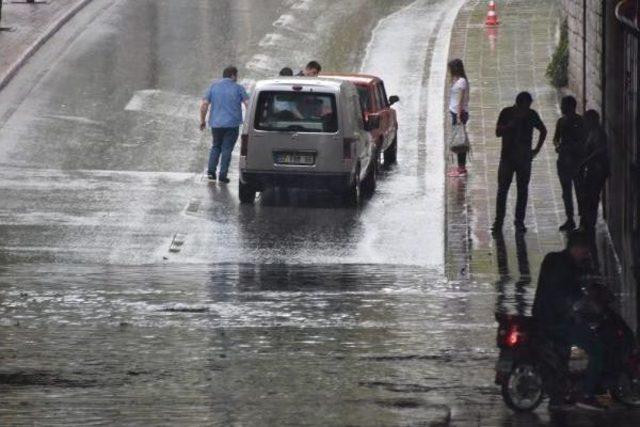 Şiddetli Yağmur Konya’Yı Etkisi Altına Aldı