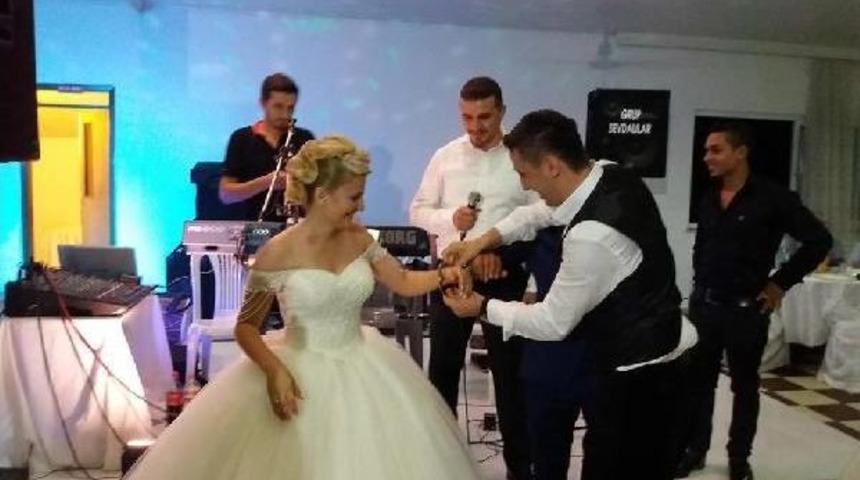 Gelin Ve Damada Polis Arkadaşlarından Kelep&ccedil;e