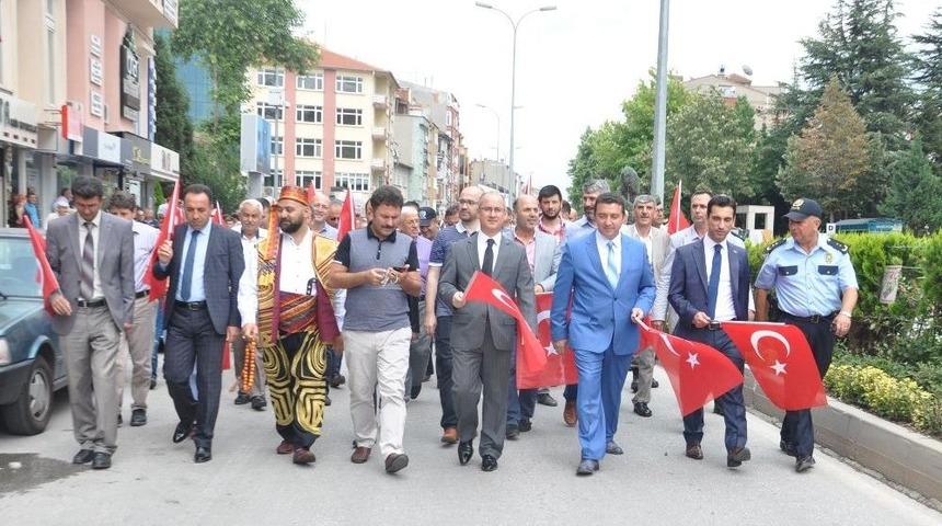 Boz&uuml;y&uuml;k Belediyesi 1&rsquo;inci Karakucak G&uuml;reş Festivali Kortej Y&uuml;r&uuml;y&uuml;ş&uuml; İle Başladı