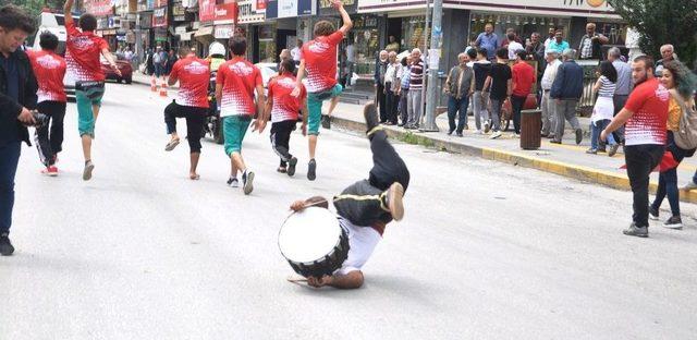 Bozüyük Belediyesi 1’inci Karakucak Güreş Festivali Kortej Yürüyüşü İle Başladı