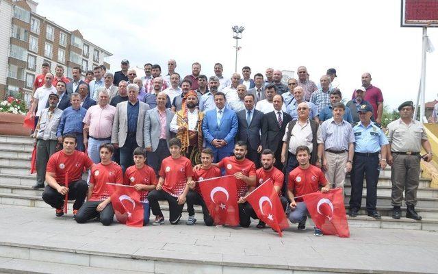 Bozüyük Belediyesi 1’inci Karakucak Güreş Festivali Kortej Yürüyüşü İle Başladı