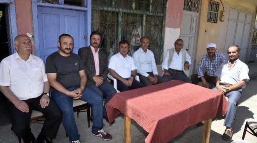 Şehit &Ouml;ğretmenin Ailesine Ziyaret