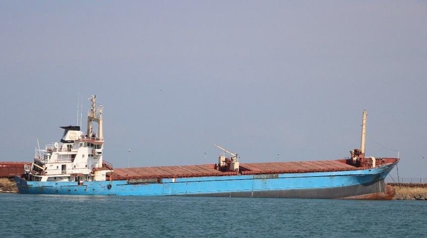 Karaya Oturan Gemi Mahkeme Kararını Bekliyor