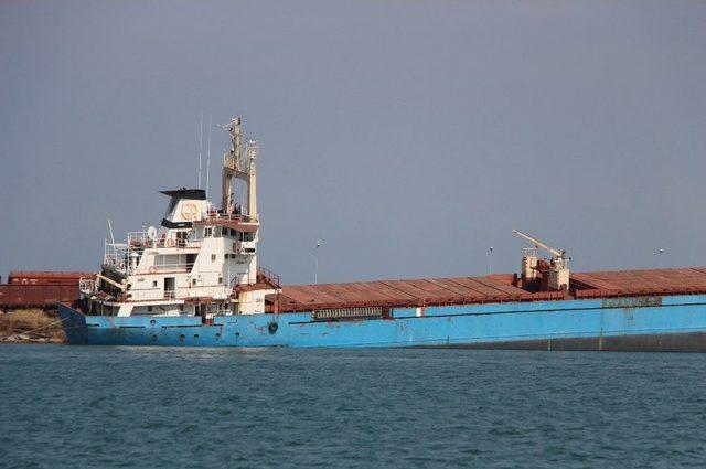 Karaya Oturan Gemi Mahkeme Kararını Bekliyor