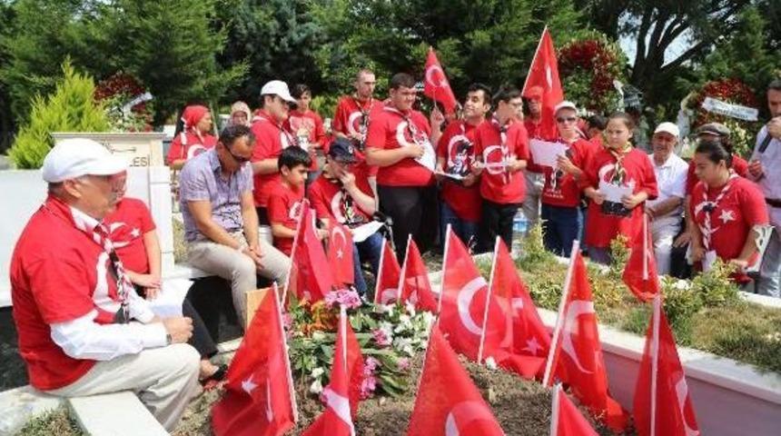 Engelli Izciler Şehit Binbaşı &Ccedil;elik&rsquo;In Mezarını Ziyaret Etti