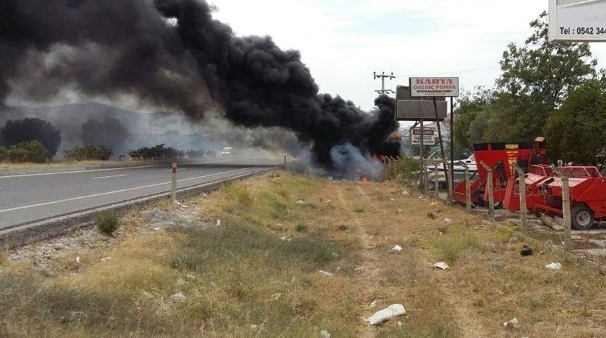 Milas’ta Otluk Alanda Başlayan Yangın Teknelere Sıçradı